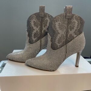 Gianni Bini Silver Sparkle Western Booties